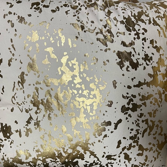 Pillow bundle -Gold accents
Bundle of 4 - Picture 4 of 7